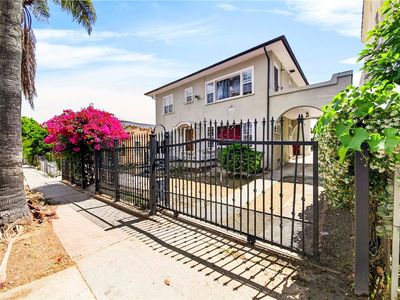 1276 S Plymouth Blvd