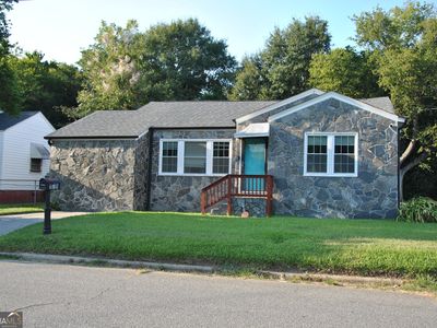579 Lynmore Ave