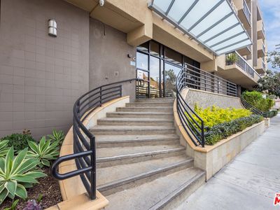 7320 Hawthorn Ave APT 215