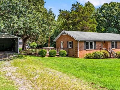 Property at 5718 Lauderdale Rd, Browns Summit, NC