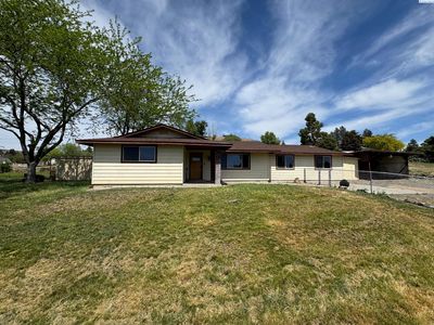 Property at 342 Sole Rd, Selah, WA