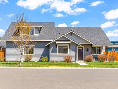 1002 NE Discovery Loop