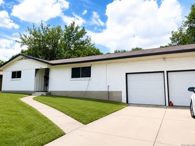 3611 LARKHILL
