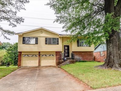 2569 Rozelle St