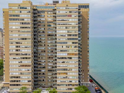 6301 N Sheridan Rd APT 16C