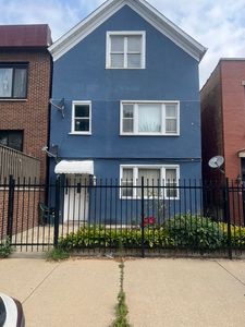 2214 W Erie St