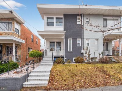 615 Kensington Pl NE