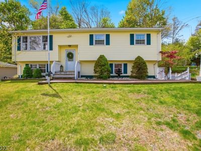 22 Holiday Dr