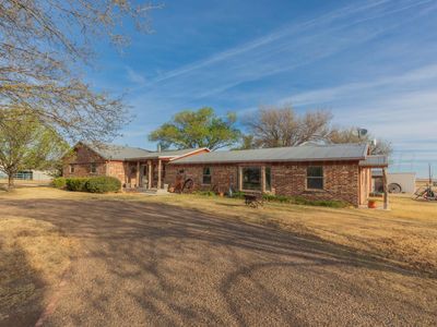Property at 712 W 1st St, Claude, TX