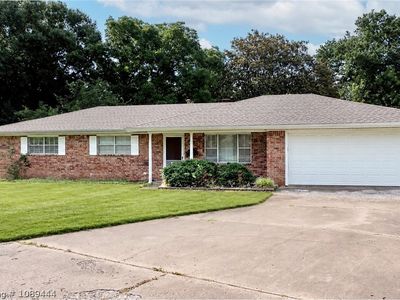 1706 E Edmondson Dr
