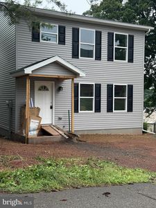 24 N 6th St