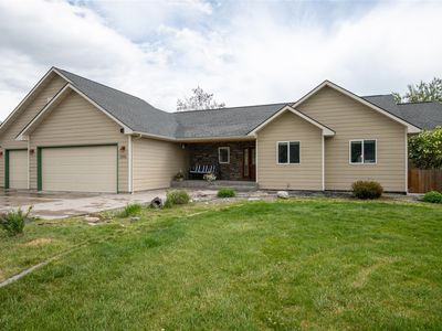 1582 Douglas Dr
