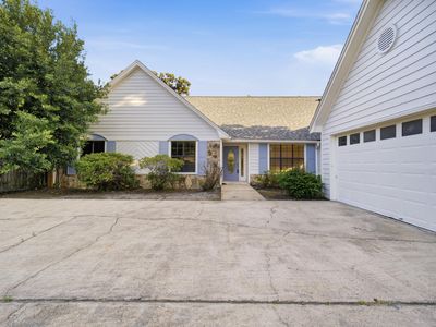 710 Swan Ln