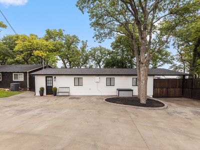 304 W Lake Dr