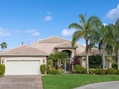 306 NW Bayside Court