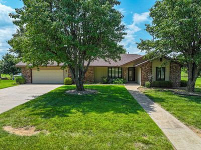 Property at 1009 Country Club Dr, Eureka, KS