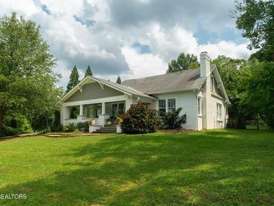 2516 Maple Dr