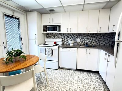 2950 N Palm Aire Dr APT 605