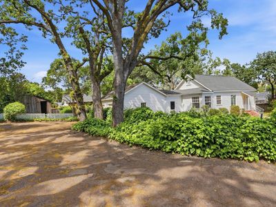 8 Lawrence Drive