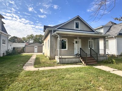 910 N Bloomington St