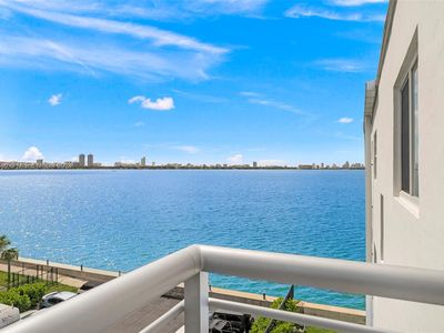 1880 S Treasure Dr APT 4C