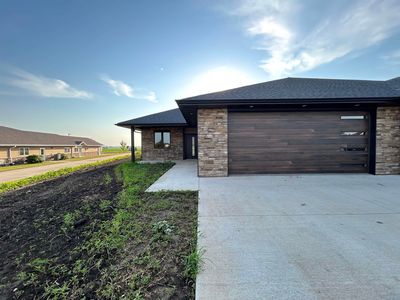 2075 Riviera Rd