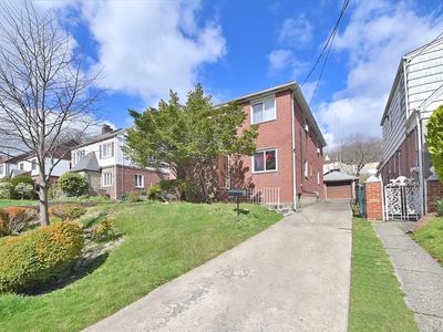 214-59 Whitehall Ter