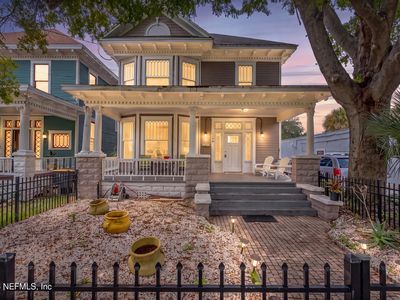 1746 N PEARL Street
