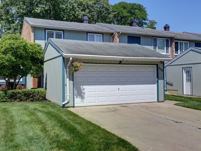 Property at 330 Elmwood Ln, Bloomingdale, IL