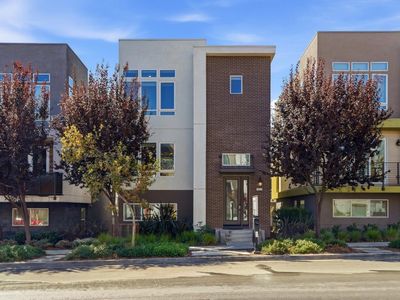162 Llano De Los Robles Ave