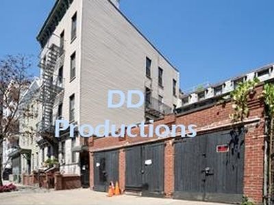 85 Clay St