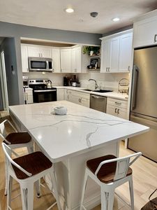 55 Eleanor St APT 17