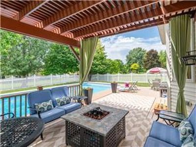 6115 Dufferin Dr