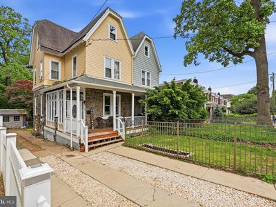 266 Rochelle Ave