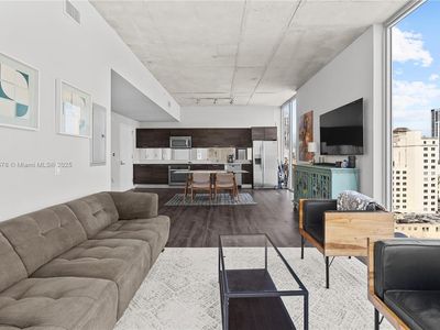 151 SE 1st St APT 1402