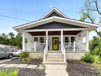 594 E Holly Ave