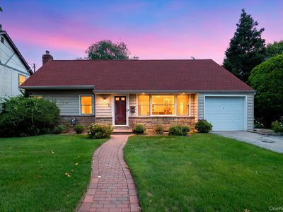 52 Woods Avenue