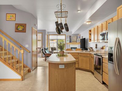 242 Meadowside Dr
