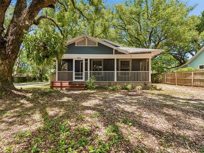 1202 E Louisiana Ave