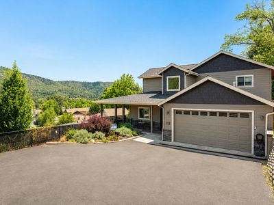 122 NW Rook Dr