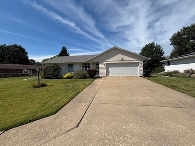 2811 E Bluff Ct