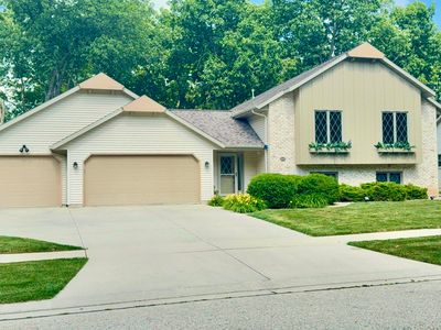 1071 Woodcrest Dr