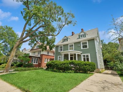 929 Sheridan Rd