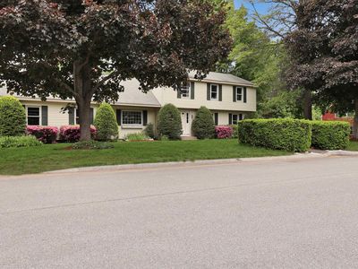2 Queensway Circle