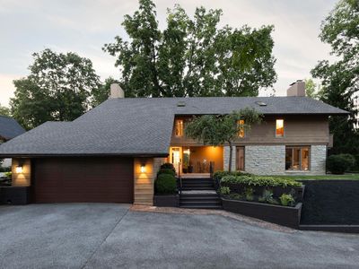 886 Clayton Dr