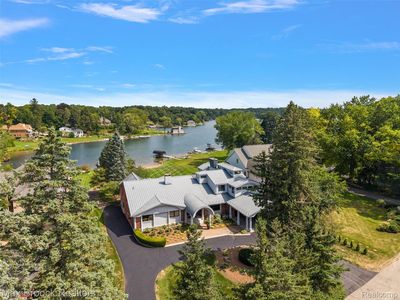2440 Lake Angelus Ln