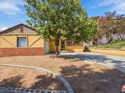 Property at 8501 Petaluma Dr, Sun Valley, CA