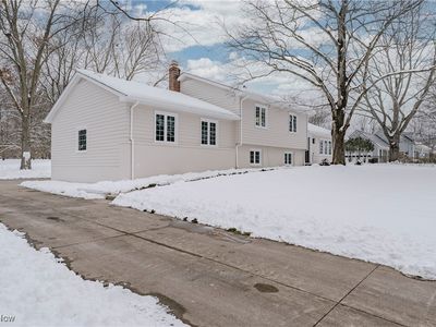 3076 Lander Rd