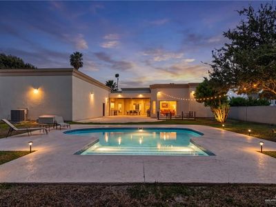 2702 Santa Ana