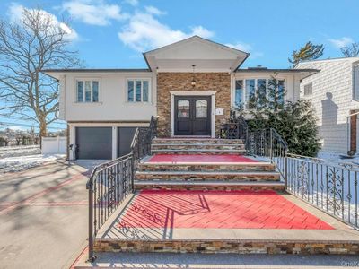 2 Valley Greens Drive